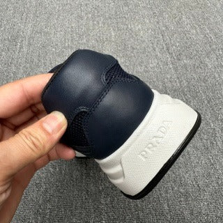 Sneakers Uomo Prada – Eleganza Moderna e Artigianato Italiano
