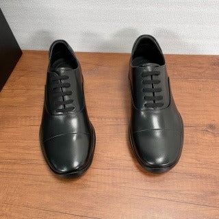 Scarpe Classiche Uomo Prada – Collezione Eleganza Moderna