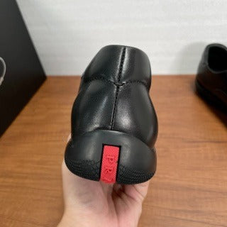 Scarpe Classiche Uomo Prada – Collezione Eleganza Moderna