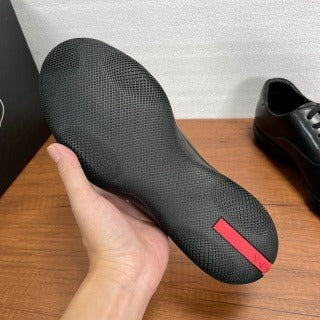 Scarpe Classiche Uomo Prada – Collezione Eleganza Moderna