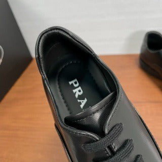 Scarpe Classiche Uomo Prada – Collezione Eleganza Moderna